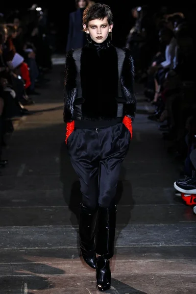 Look 26